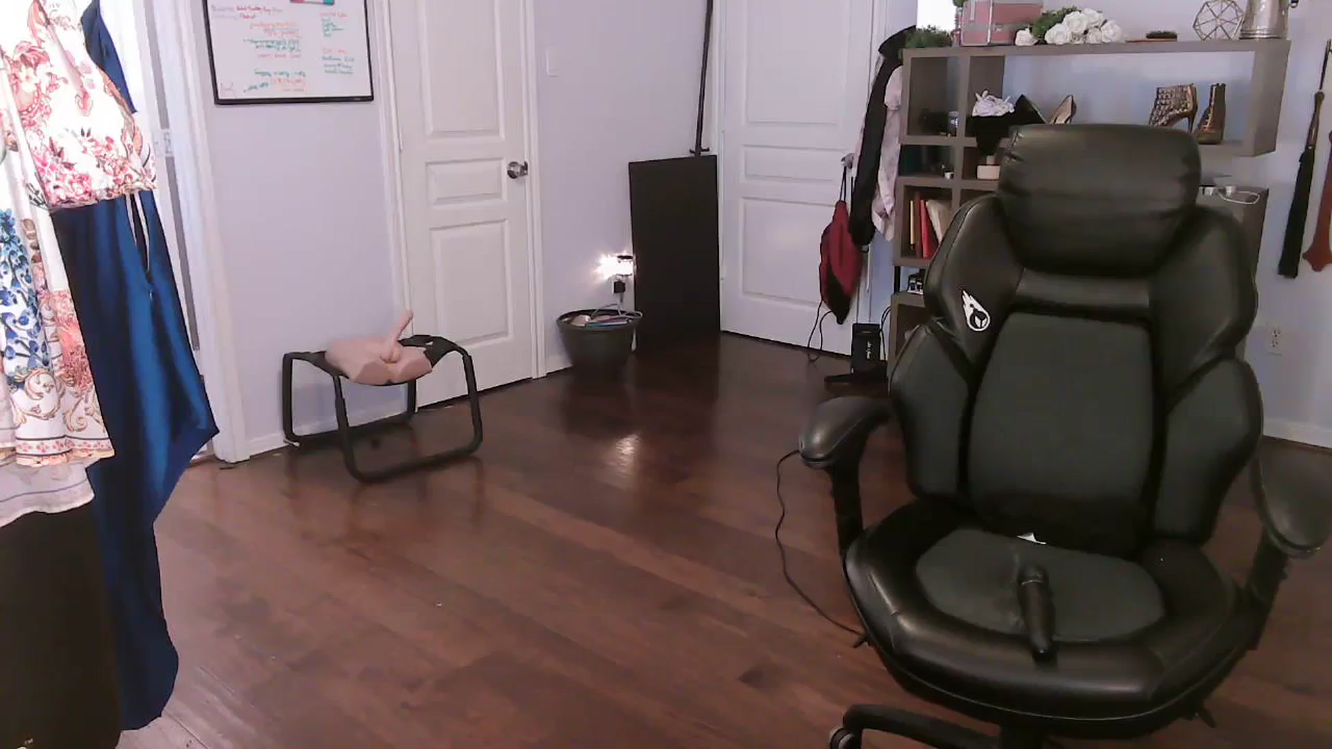 Gallery image thumbnail from Bunnydathug's myfreecams stream on, 10/29/2023, 20:08 image 15 of 20