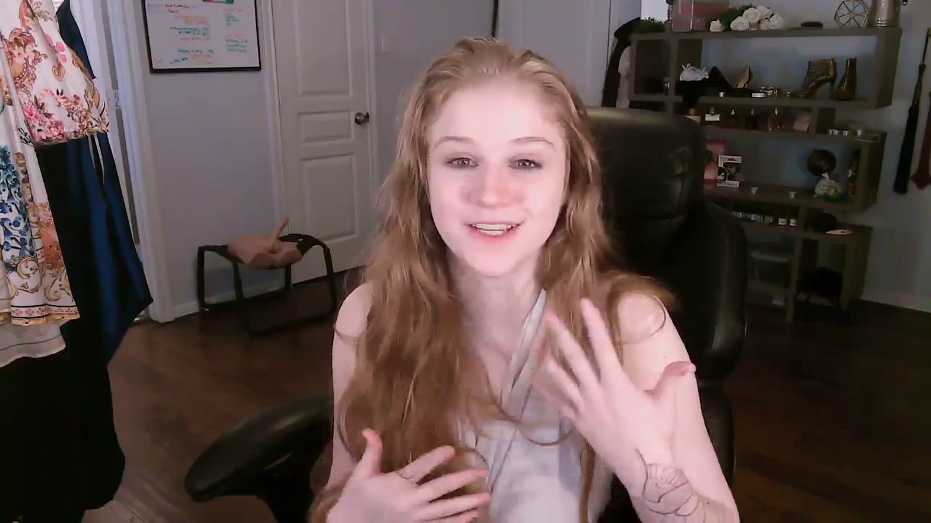 Gallery image thumbnail from Bunnydathug's myfreecams stream on, 10/29/2023, 20:08 image 20 of 20