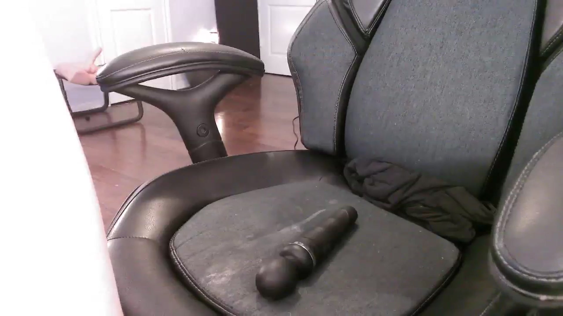 Gallery image thumbnail from Bunnydathug's myfreecams stream on, 10/29/2023, 21:25 image 10 of 20