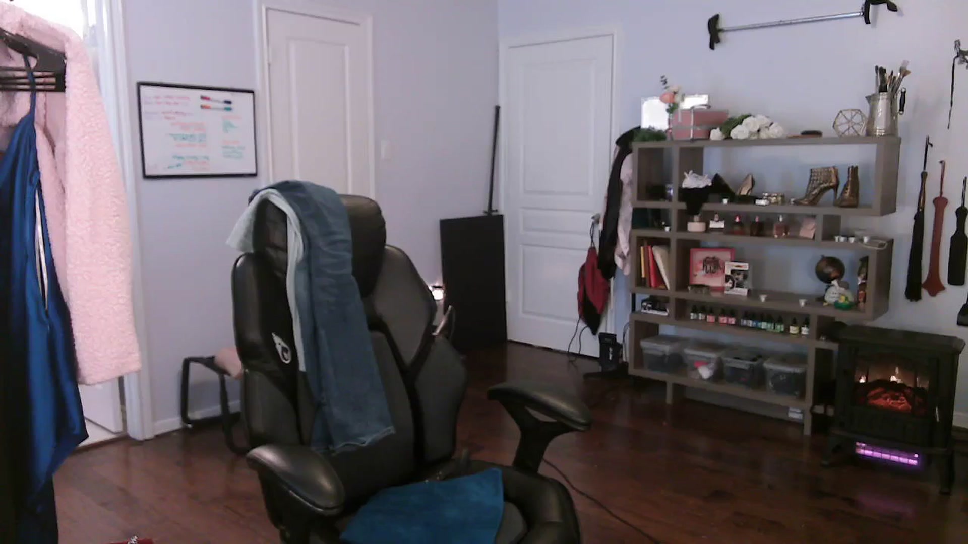 Gallery image thumbnail from Bunnydathug's myfreecams stream on, 10/31/2023, 17:25 image 18 of 20