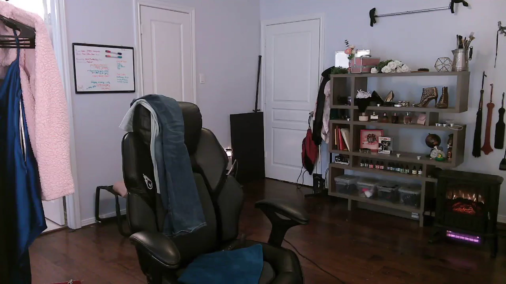 Gallery image thumbnail from Bunnydathug's myfreecams stream on, 10/31/2023, 17:25 image 19 of 20