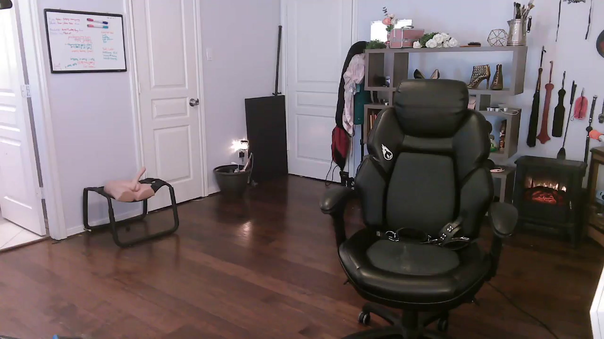Gallery image thumbnail from Bunnydathug's myfreecams stream on, 11/01/2023, 17:51 image 12 of 20