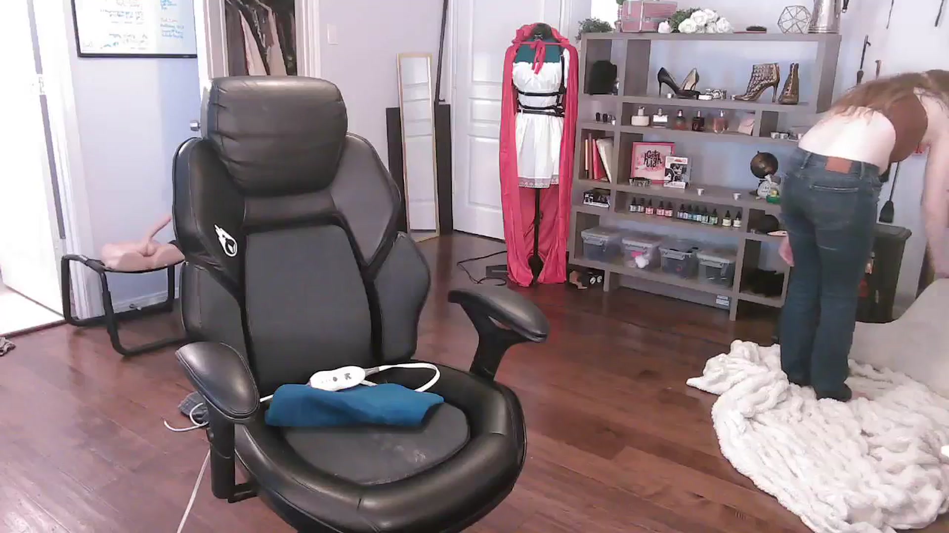 Gallery image thumbnail from Bunnydathug's myfreecams stream on, 11/05/2023, 18:56 image 12 of 20