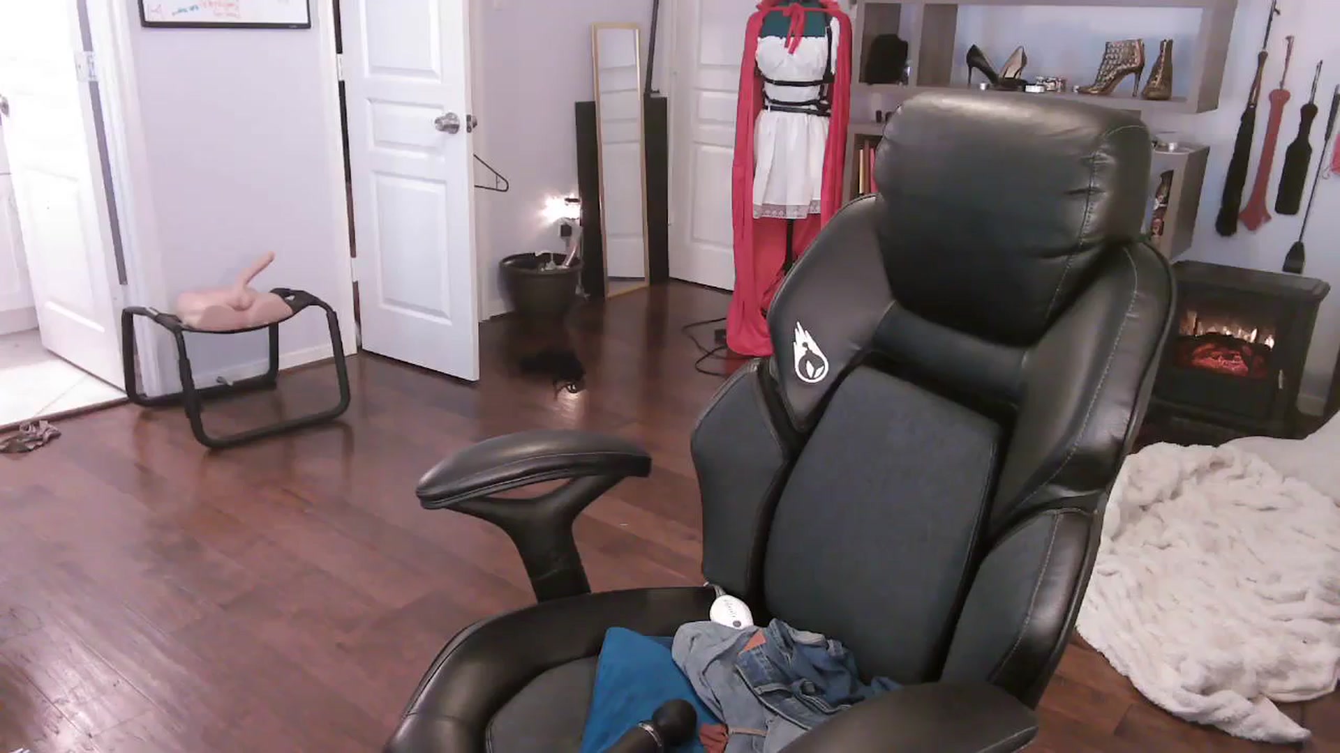Gallery image thumbnail from Bunnydathug's myfreecams stream on, 11/05/2023, 21:05 image 2 of 20