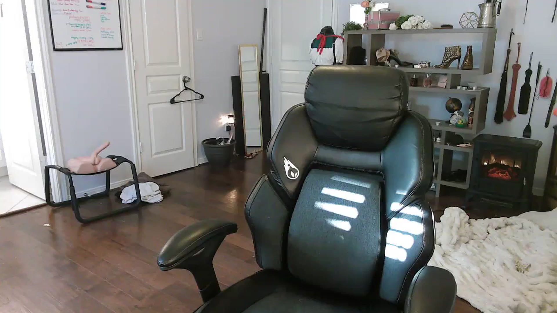 Gallery image thumbnail from Bunnydathug's myfreecams stream on, 11/07/2023, 15:31 image 9 of 20