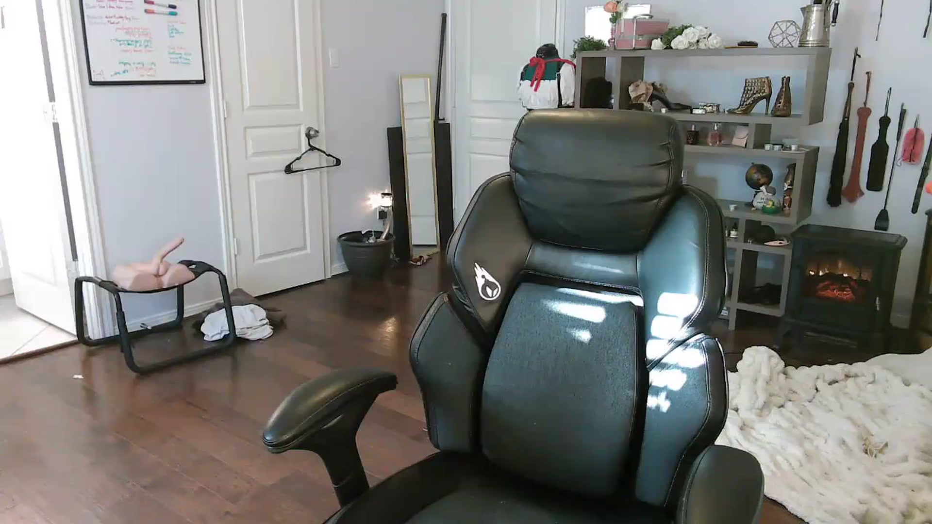Gallery image thumbnail from Bunnydathug's myfreecams stream on, 11/07/2023, 15:31 image 8 of 20