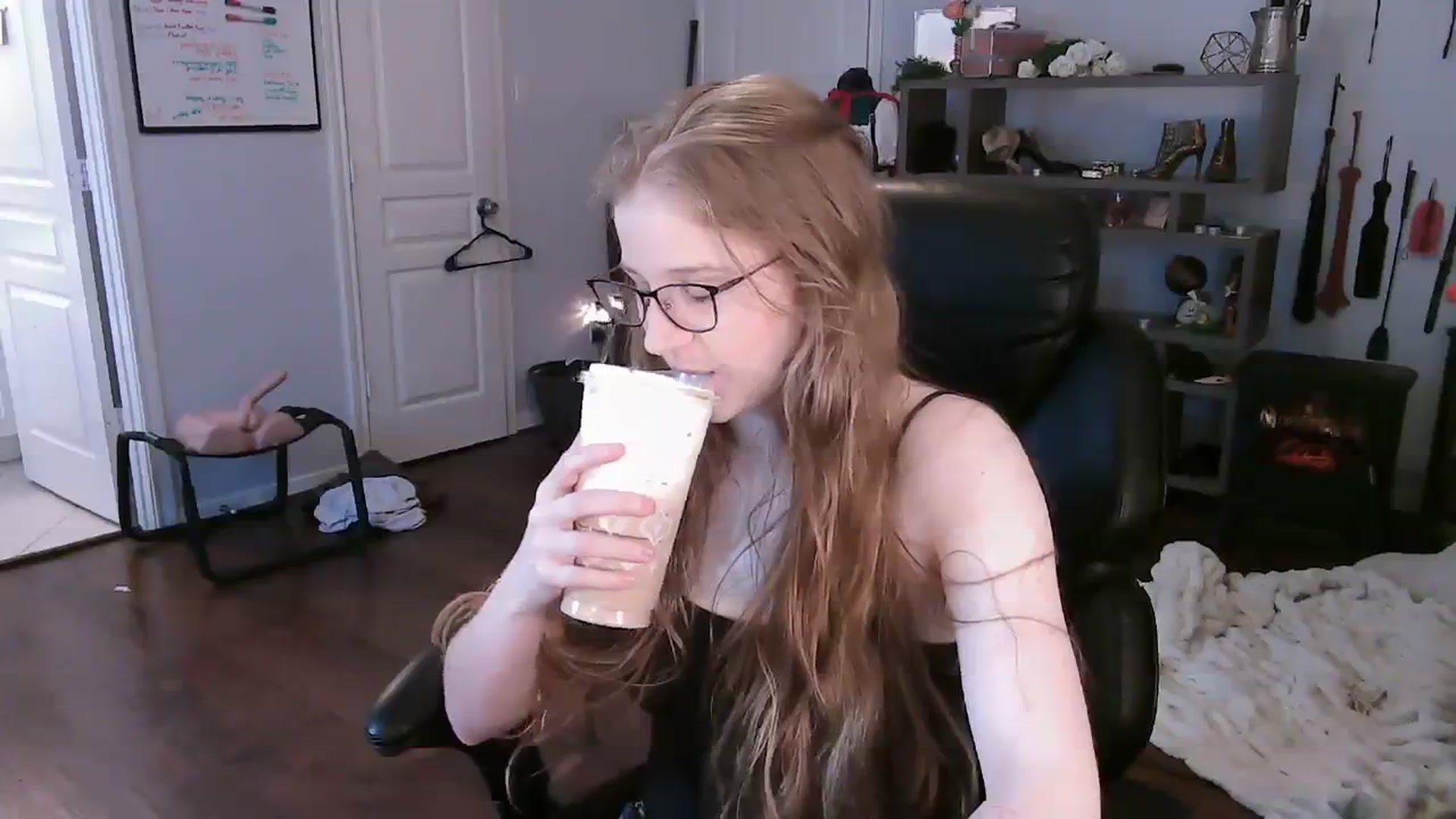 Gallery image thumbnail from Bunnydathug's myfreecams stream on, 11/07/2023, 15:31 image 10 of 20