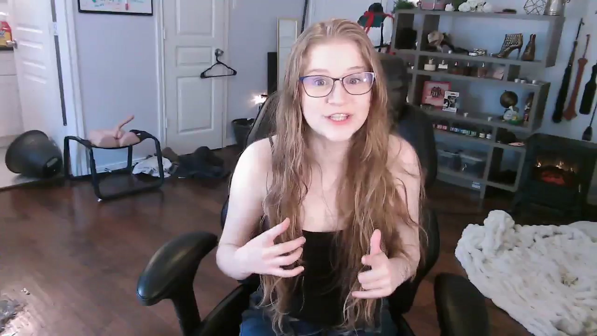 Gallery image thumbnail from Bunnydathug's myfreecams stream on, 11/07/2023, 16:50 image 10 of 20