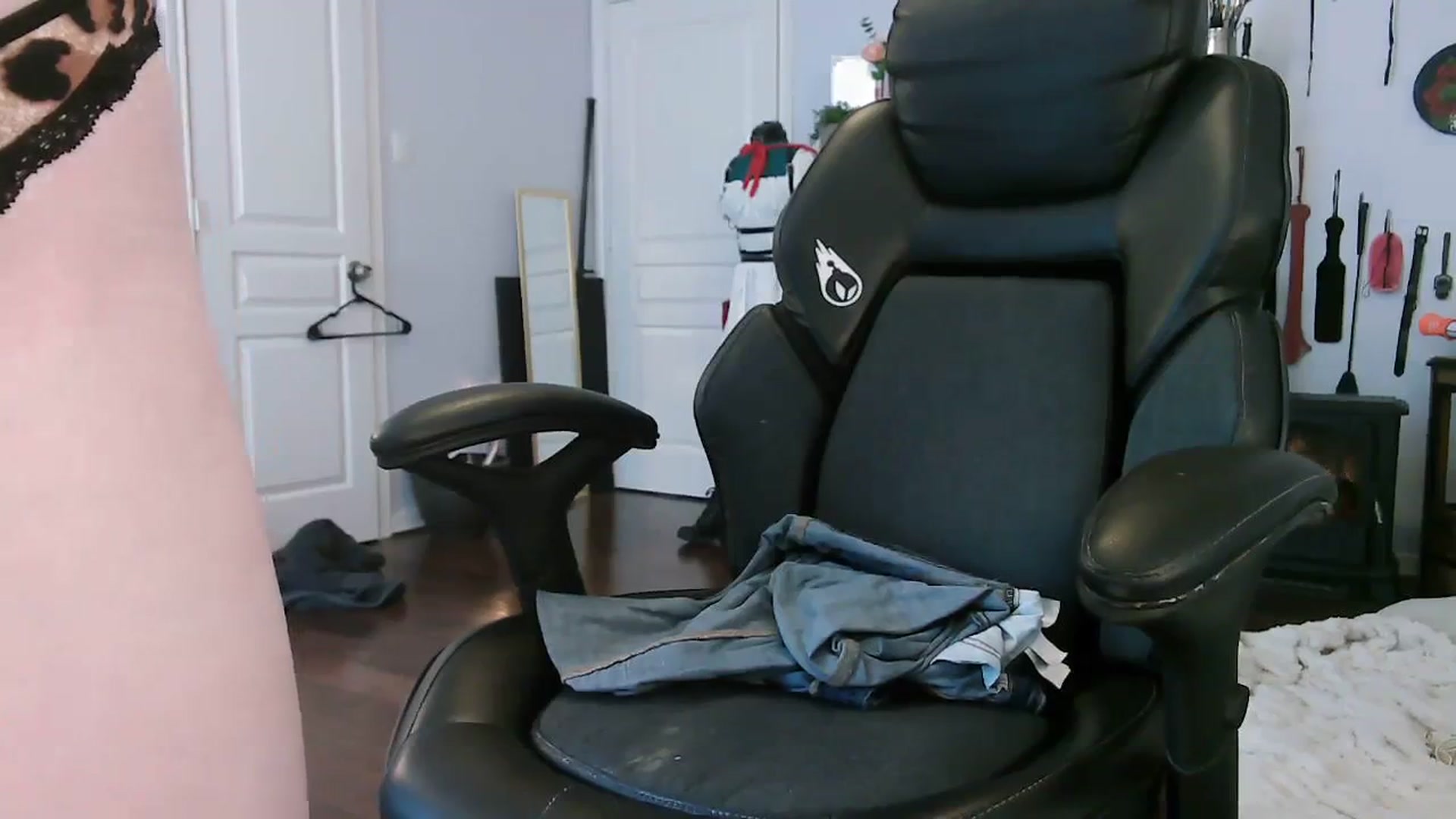 Gallery image thumbnail from Bunnydathug's myfreecams stream on, 11/07/2023, 16:50 image 6 of 20