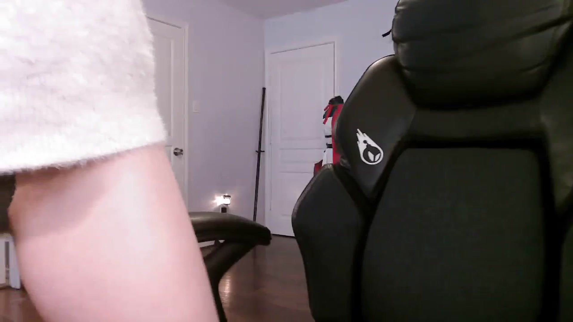 Gallery image thumbnail from Bunnydathug's myfreecams stream on, 11/10/2023, 17:26 image 12 of 20