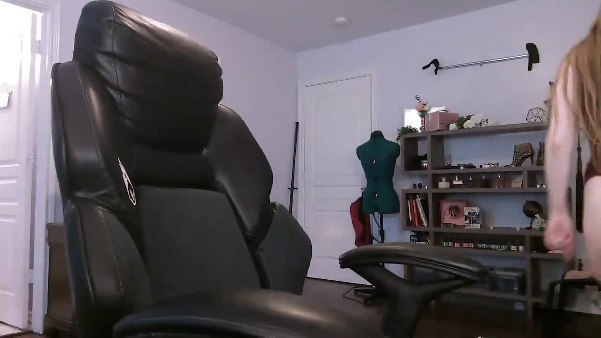 Gallery image thumbnail from Bunnydathug's myfreecams stream on, 11/13/2023, 16:33 image 6 of 20
