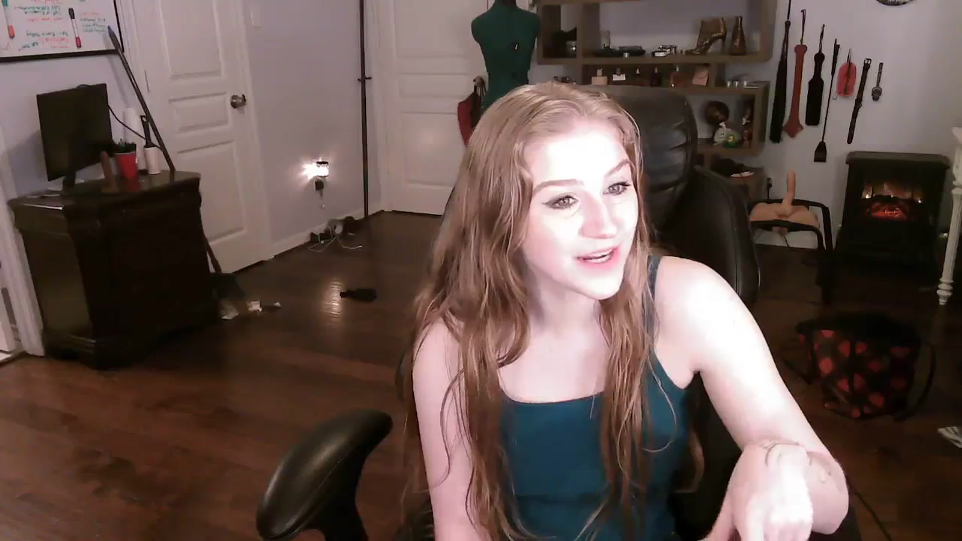Gallery image thumbnail from Bunnydathug's myfreecams stream on, 11/14/2023, 10:50 image 17 of 20