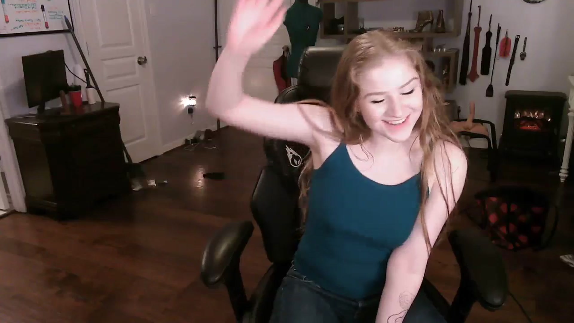 Gallery image thumbnail from Bunnydathug's myfreecams stream on, 11/14/2023, 10:50 image 19 of 20