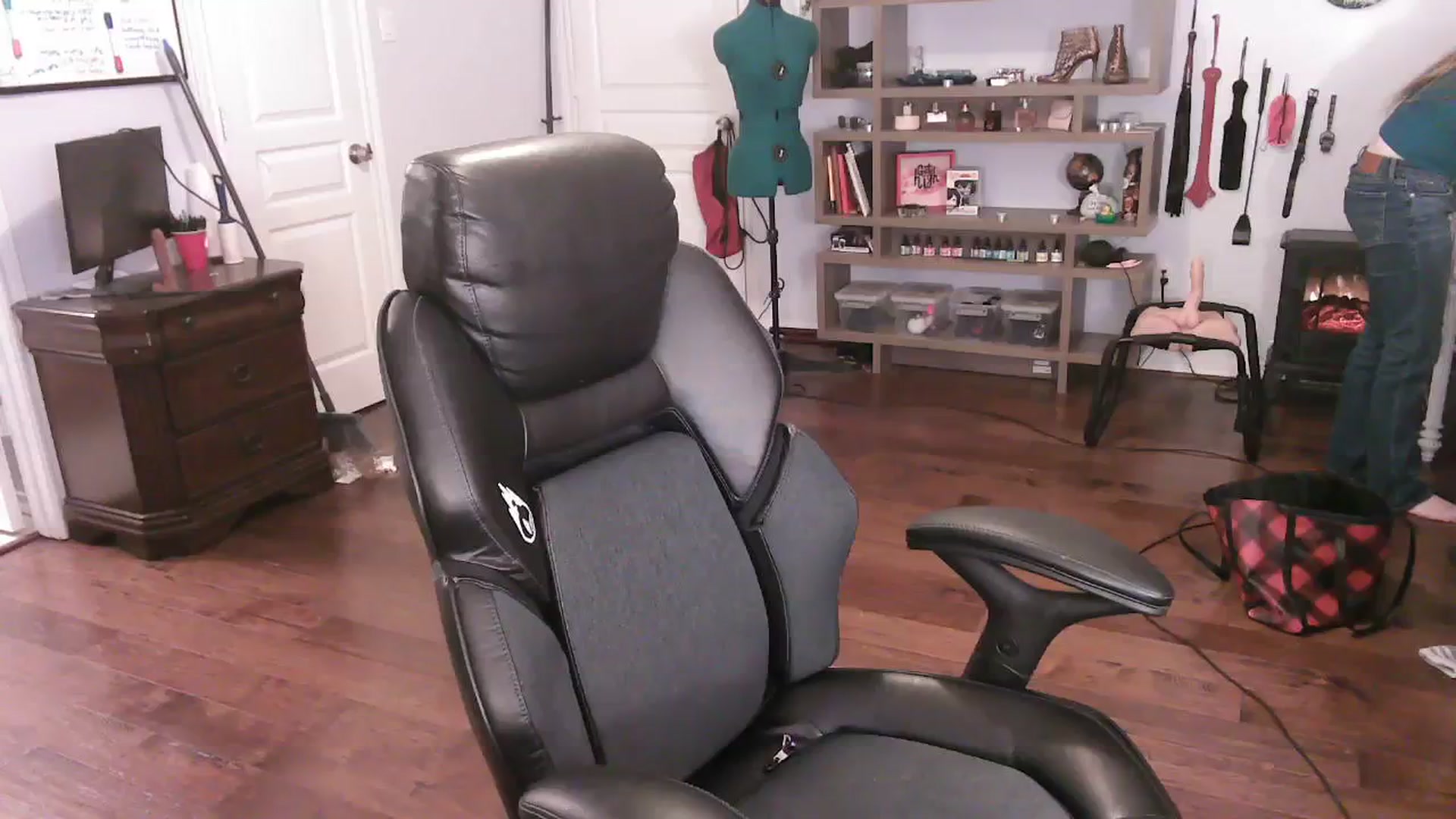Gallery image thumbnail from Bunnydathug's myfreecams stream on, 11/14/2023, 10:50 image 6 of 20
