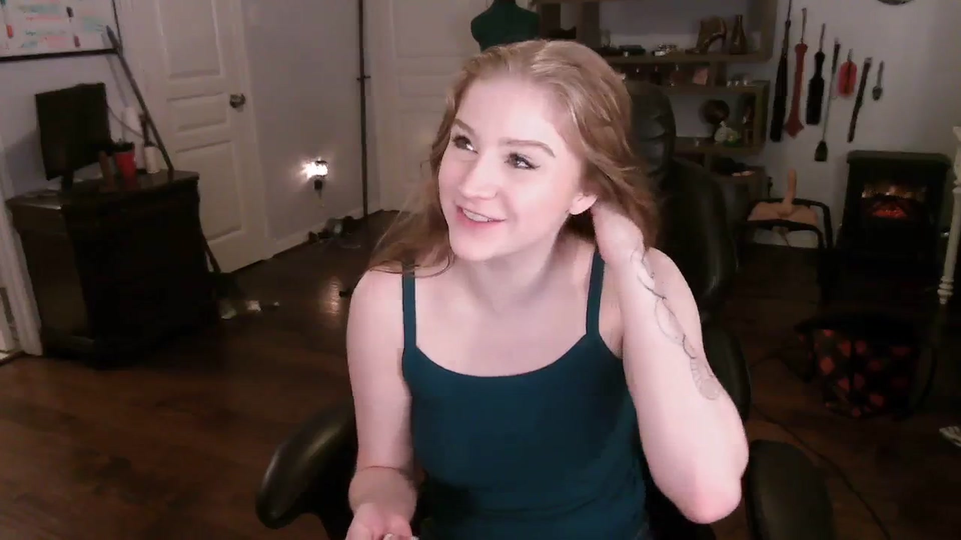 Gallery image thumbnail from Bunnydathug's myfreecams stream on, 11/14/2023, 10:50 image 2 of 20