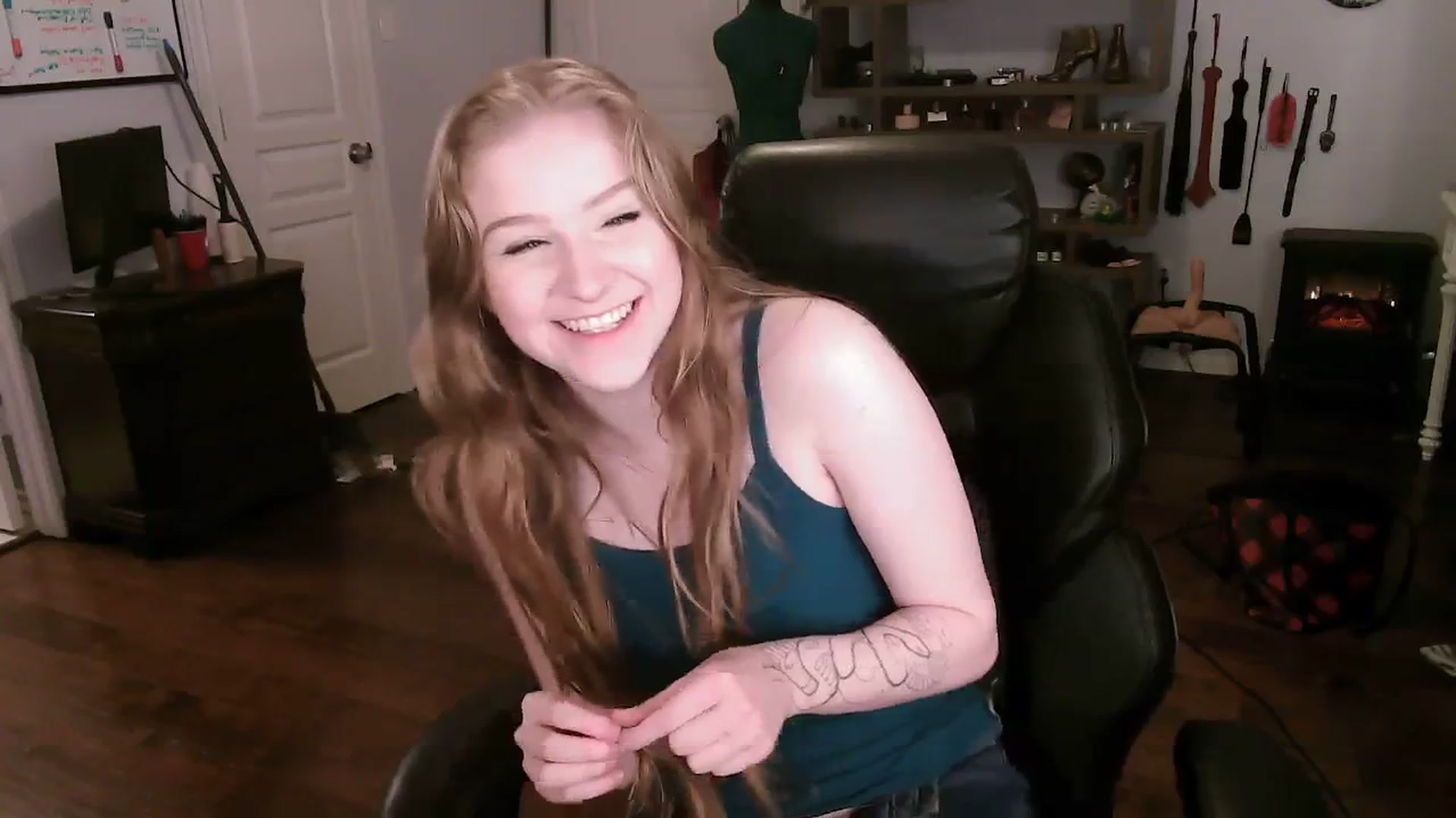 Gallery image thumbnail from Bunnydathug's myfreecams stream on, 11/14/2023, 11:39 image 16 of 20