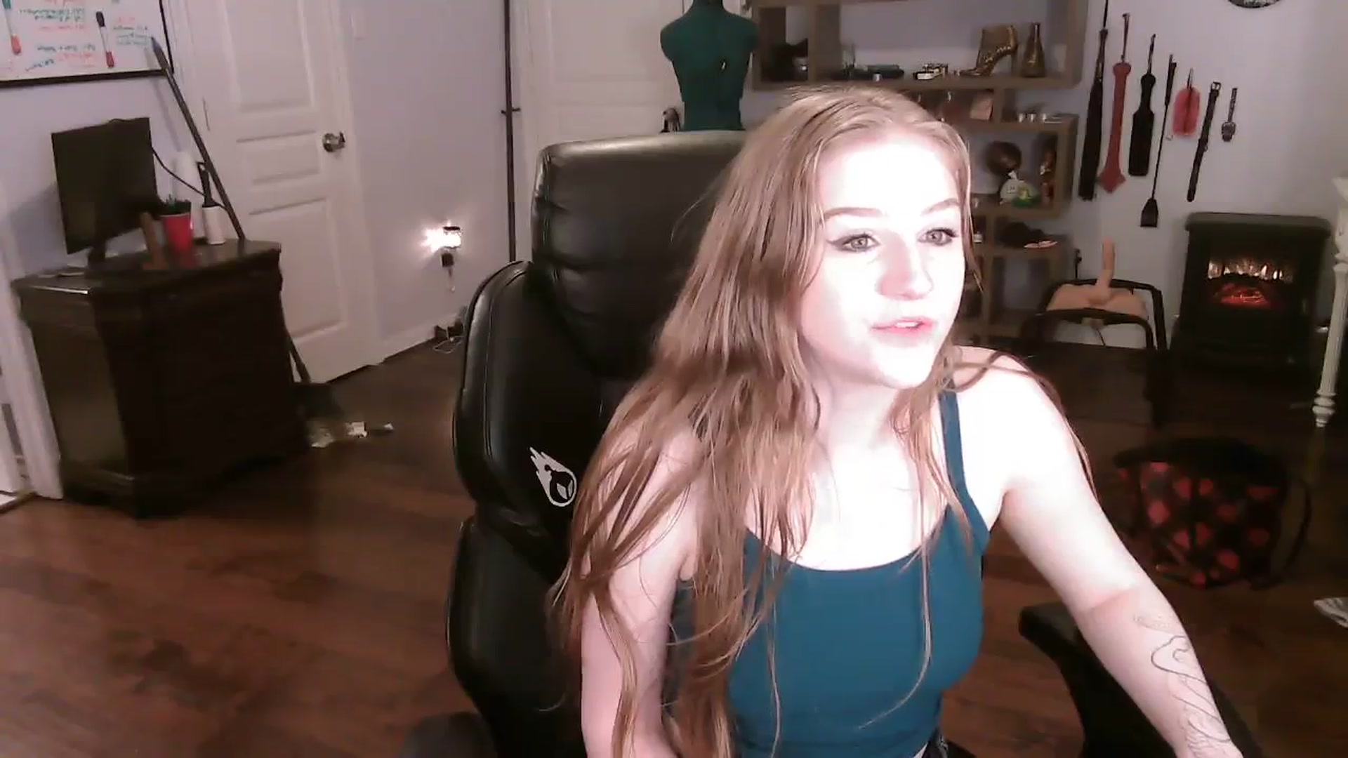 Gallery image thumbnail from Bunnydathug's myfreecams stream on, 11/14/2023, 11:39 image 4 of 20