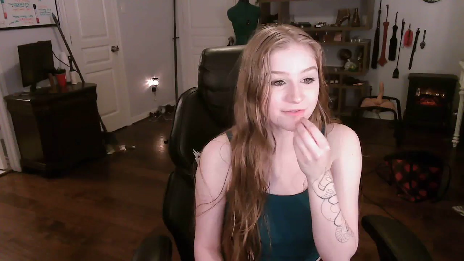Gallery image thumbnail from Bunnydathug's myfreecams stream on, 11/14/2023, 11:39 image 2 of 20