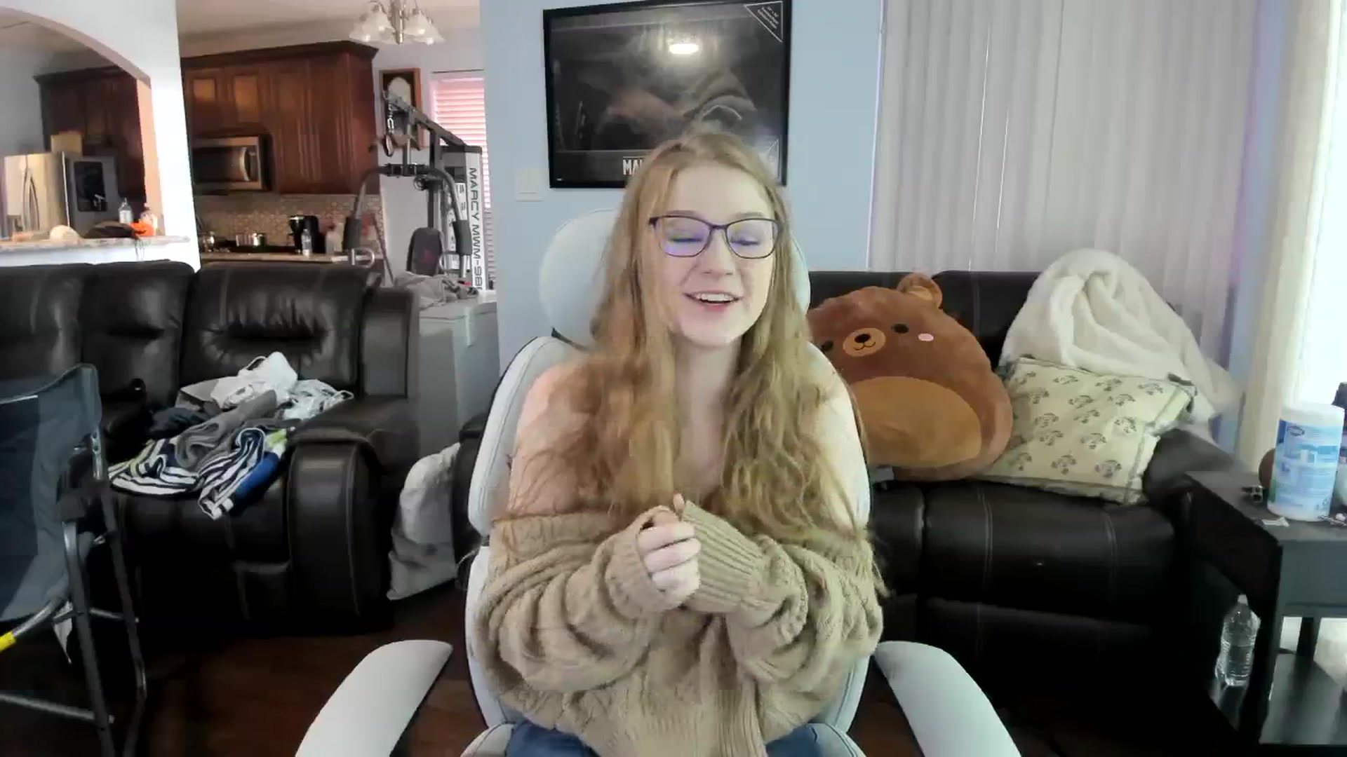 Gallery image thumbnail from Bunnydathug's myfreecams stream on, 11/16/2023, 16:51 image 6 of 20