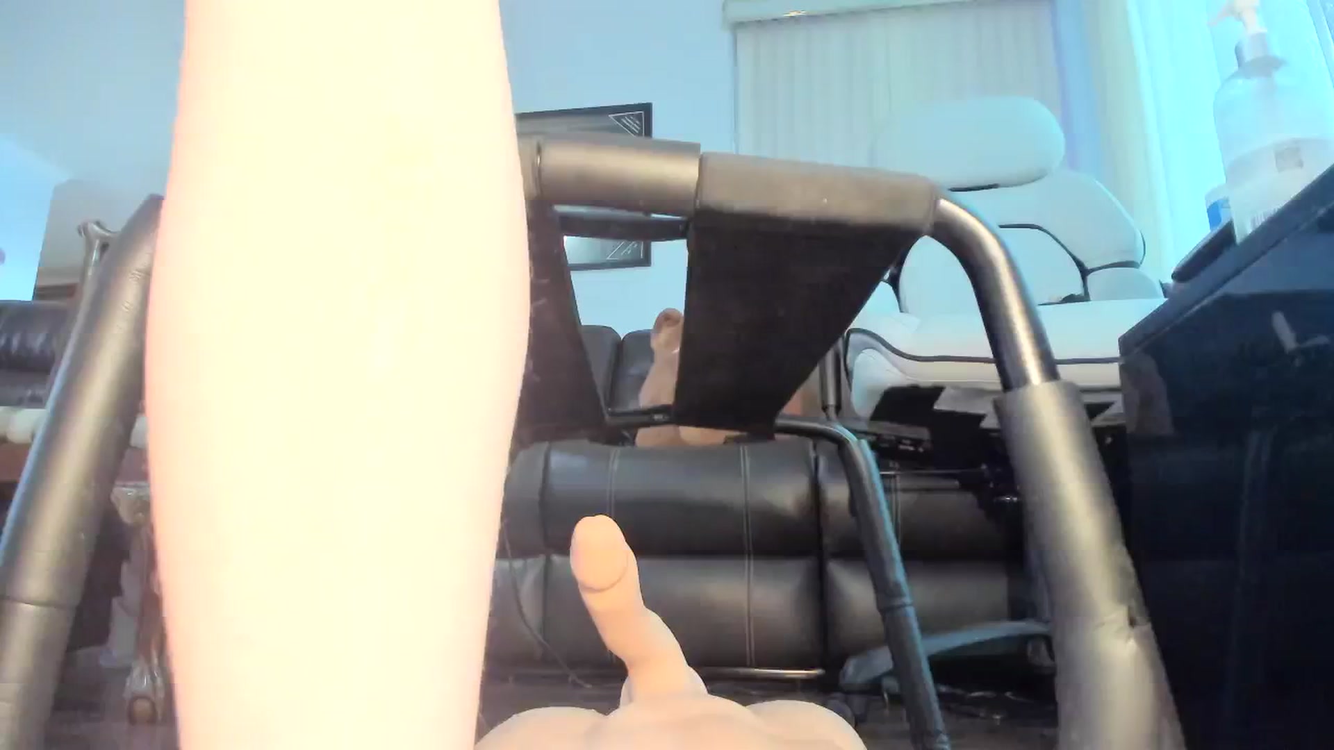 Gallery image thumbnail from Bunnydathug's myfreecams stream on, 11/16/2023, 19:03 image 19 of 20