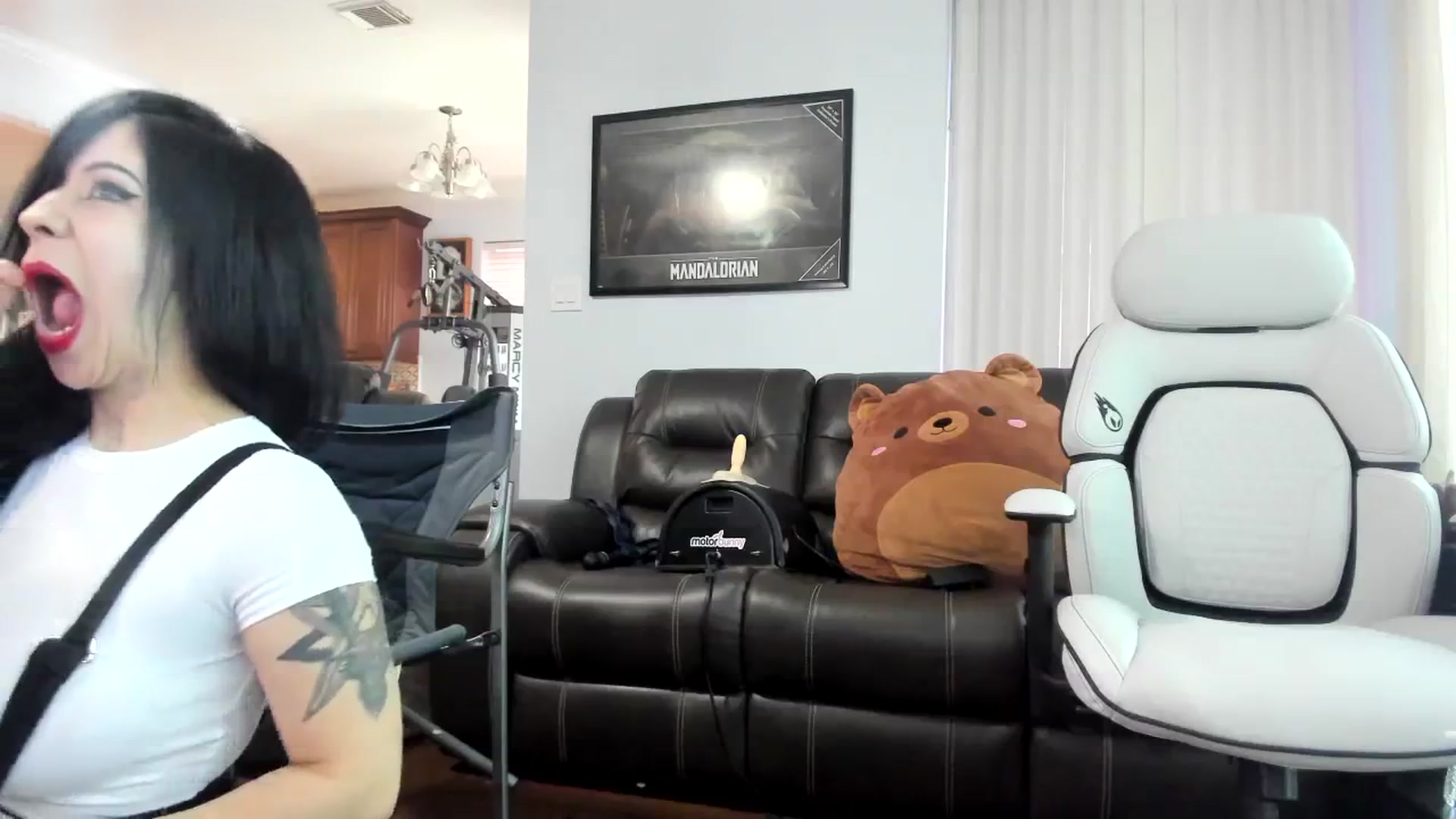 Gallery image thumbnail from Bunnydathug's myfreecams stream on, 11/16/2023, 19:03 image 8 of 20