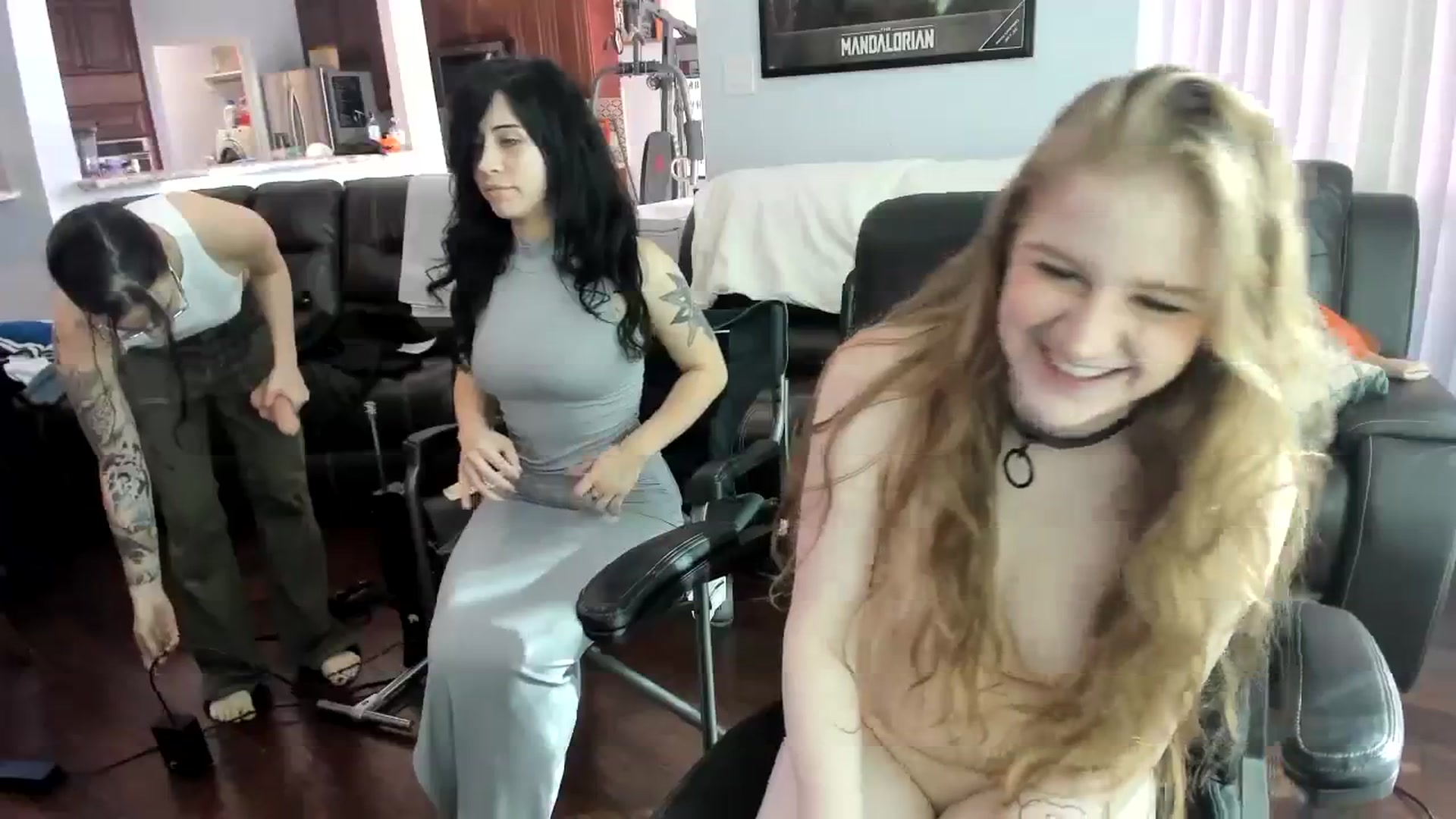 Gallery image thumbnail from Bunnydathug's myfreecams stream on, 11/17/2023, 16:07 image 18 of 20