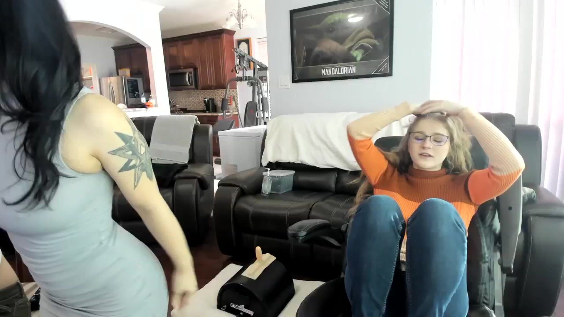 Gallery image thumbnail from Bunnydathug's myfreecams stream on, 11/17/2023, 16:07 image 1 of 20