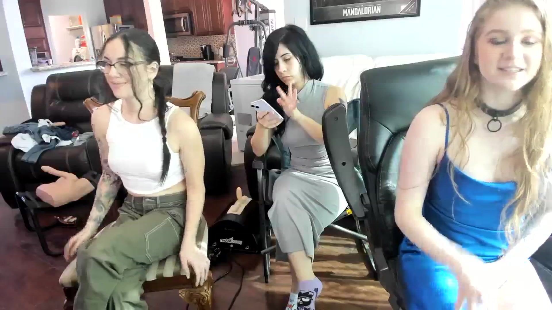 Gallery image thumbnail from Bunnydathug's myfreecams stream on, 11/17/2023, 17:21 image 14 of 20
