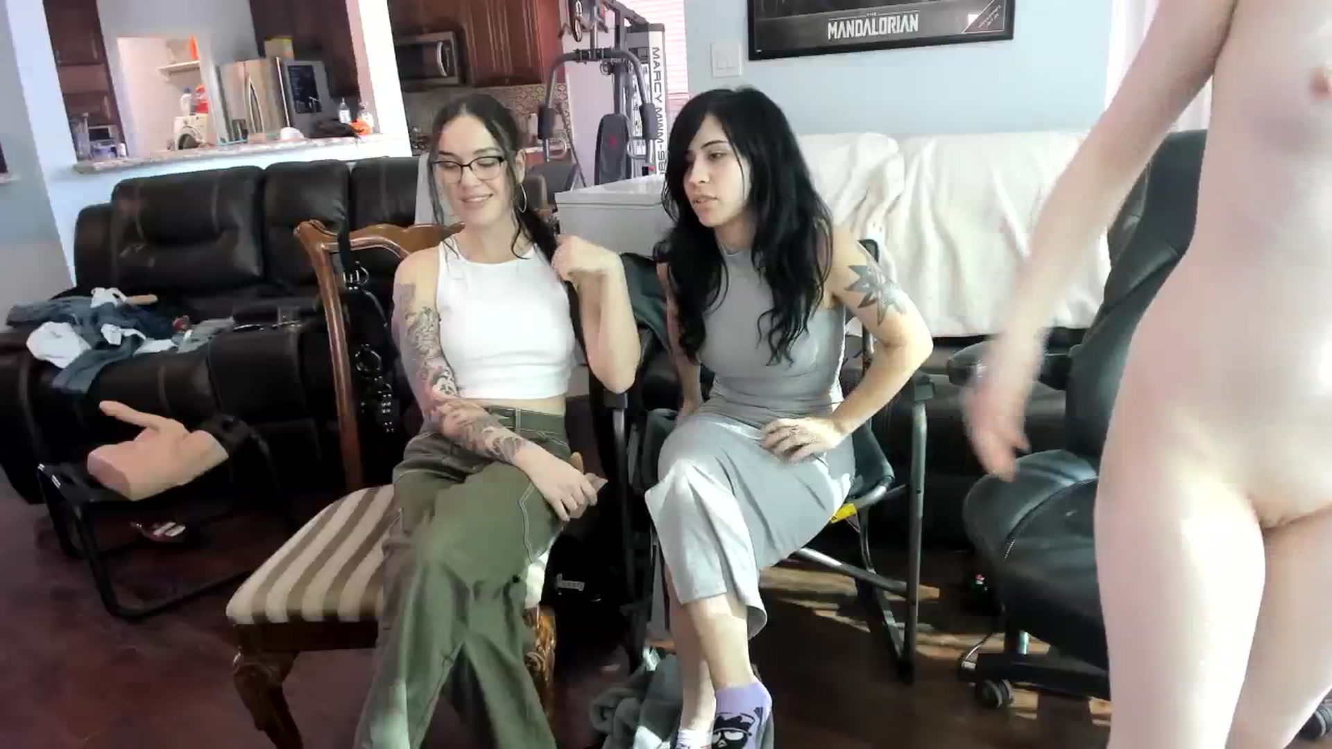 Gallery image thumbnail from Bunnydathug's myfreecams stream on, 11/17/2023, 17:21 image 19 of 20