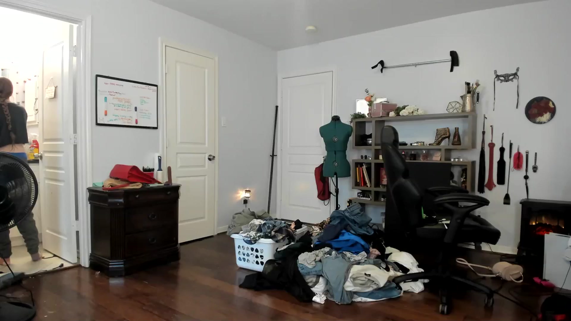 Gallery image thumbnail from Bunnydathug's myfreecams stream on, 11/20/2023, 17:26 image 1 of 20