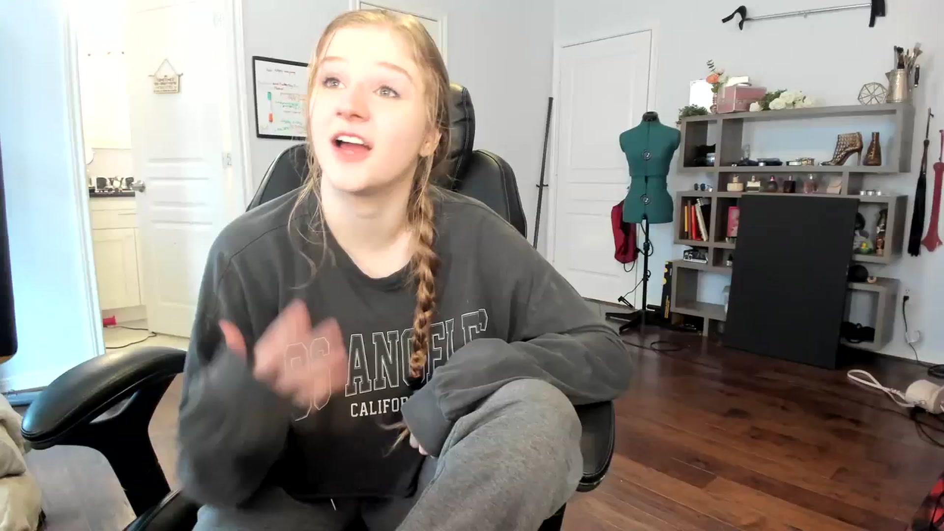 Gallery image thumbnail from Bunnydathug's myfreecams stream on, 11/20/2023, 18:41 image 11 of 20