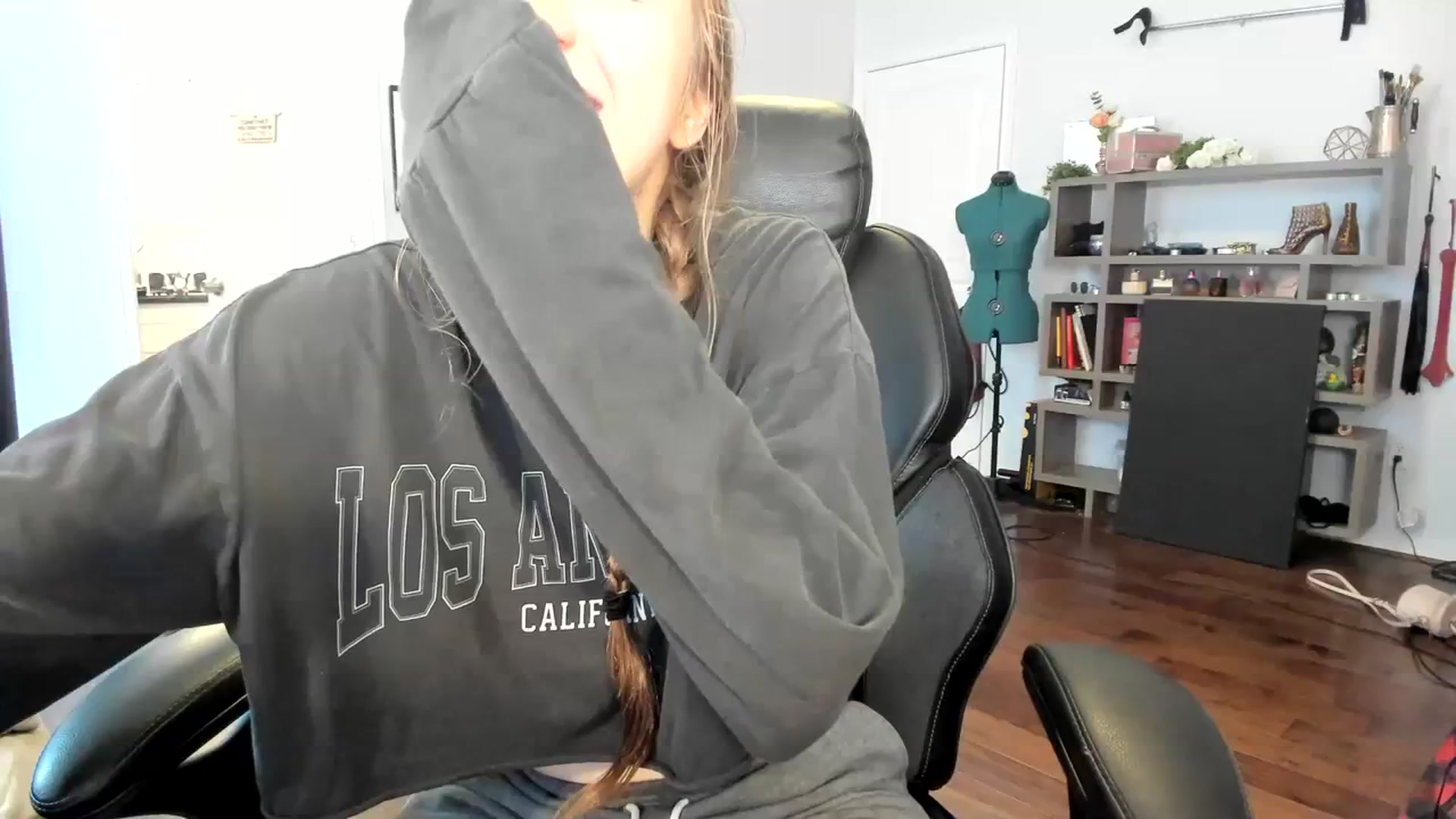Gallery image thumbnail from Bunnydathug's myfreecams stream on, 11/20/2023, 18:41 image 9 of 20