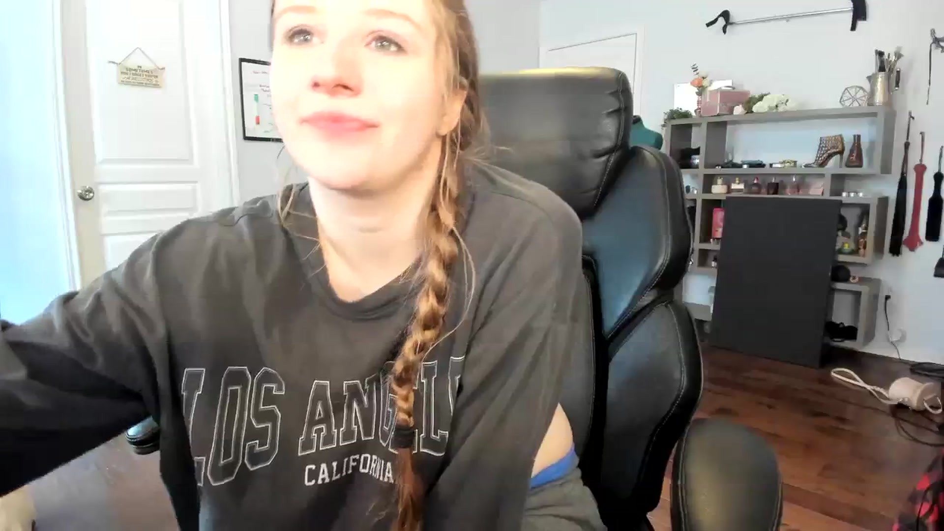 Gallery image thumbnail from Bunnydathug's myfreecams stream on, 11/20/2023, 18:41 image 20 of 20