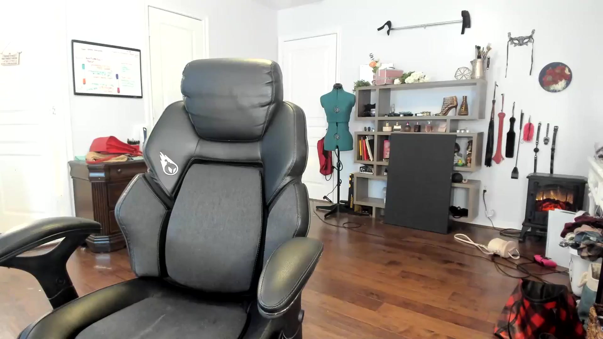Gallery image thumbnail from Bunnydathug's myfreecams stream on, 11/20/2023, 18:41 image 4 of 20