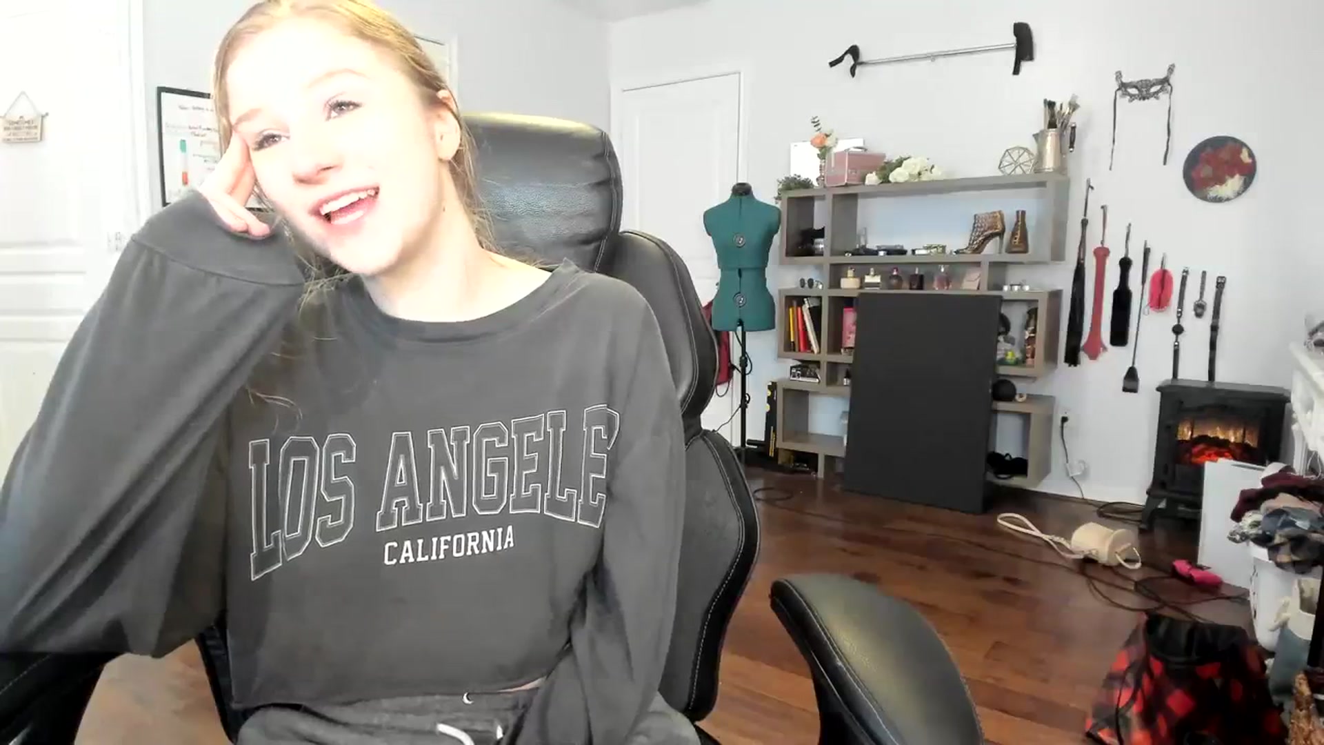 Gallery image thumbnail from Bunnydathug's myfreecams stream on, 11/20/2023, 18:41 image 5 of 20
