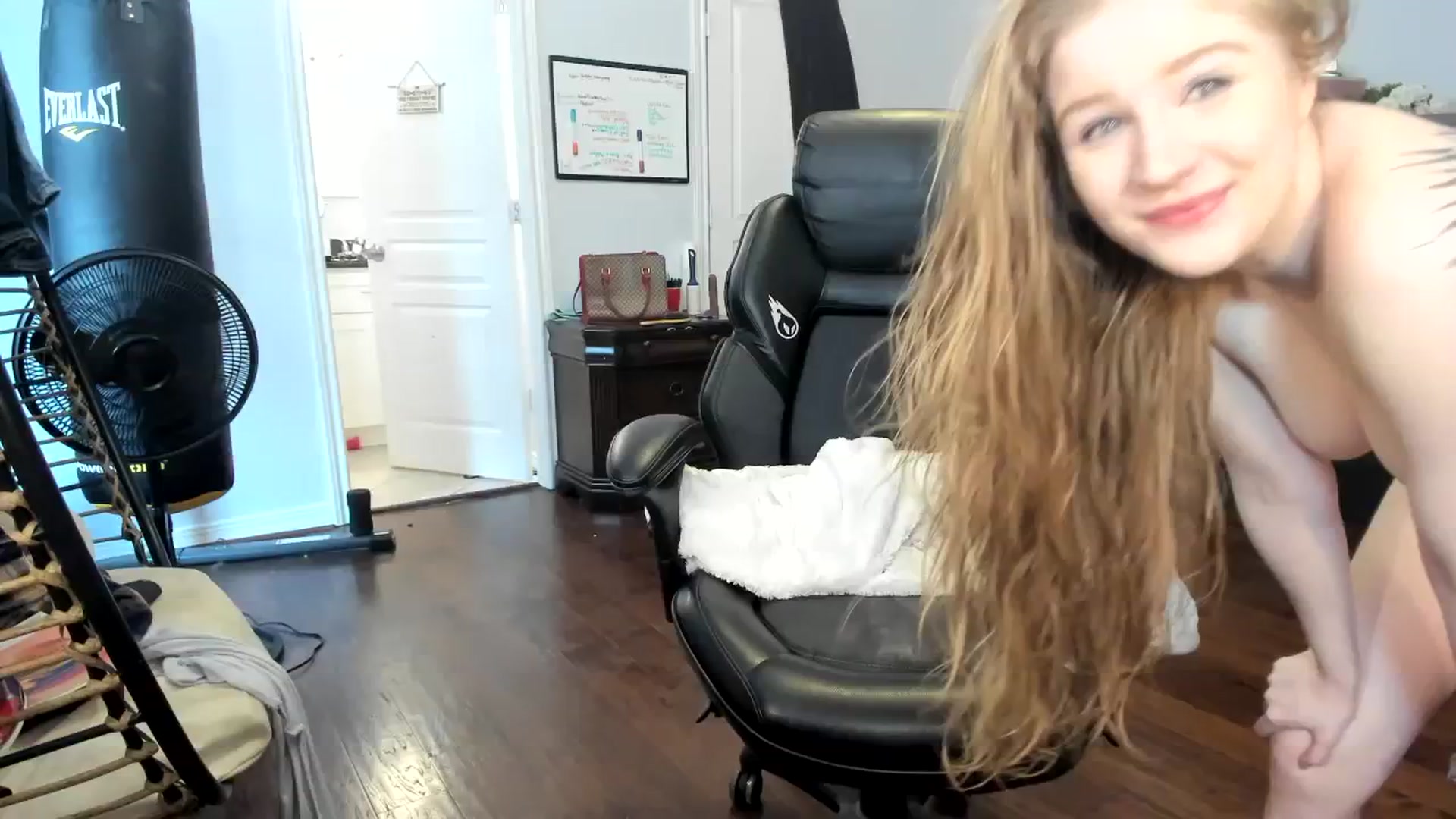 Gallery image thumbnail from Bunnydathug's myfreecams stream on, 11/21/2023, 16:49 image 18 of 20