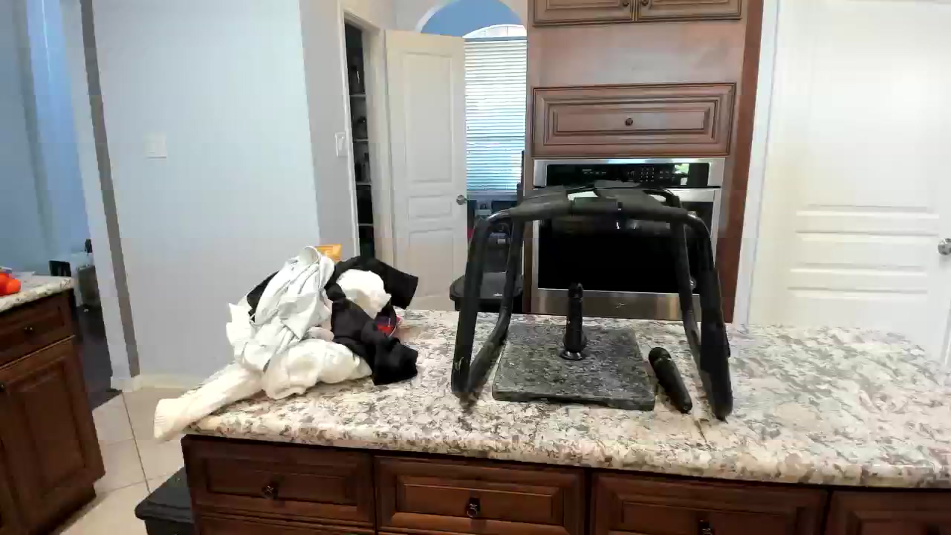 Gallery image thumbnail from Bunnydathug's myfreecams stream on, 11/24/2023, 19:54 image 4 of 20