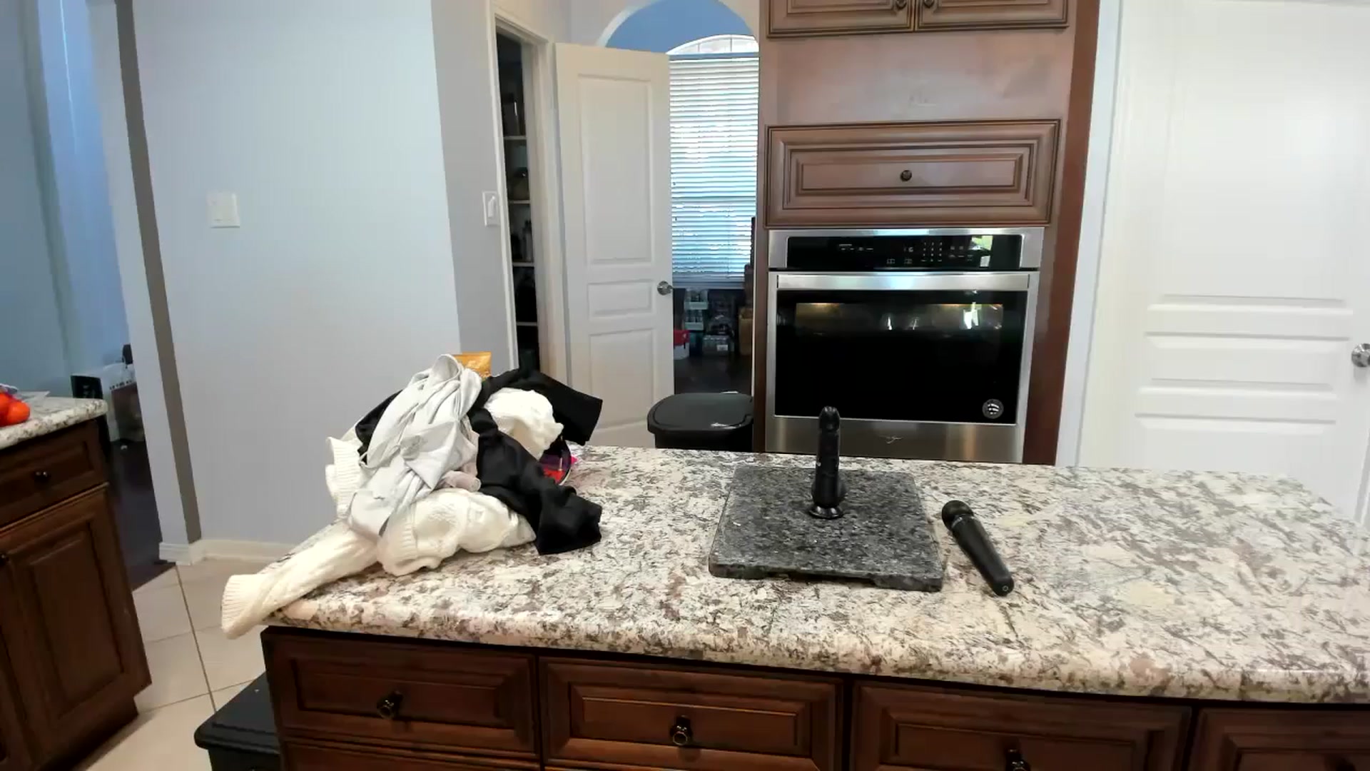 Gallery image thumbnail from Bunnydathug's myfreecams stream on, 11/24/2023, 19:54 image 3 of 20