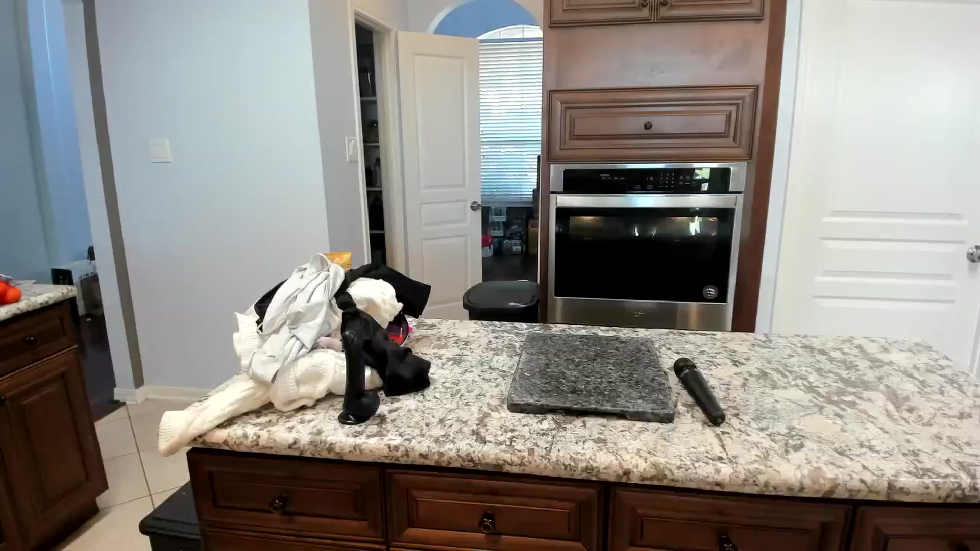 Gallery image thumbnail from Bunnydathug's myfreecams stream on, 11/24/2023, 19:54 image 1 of 20