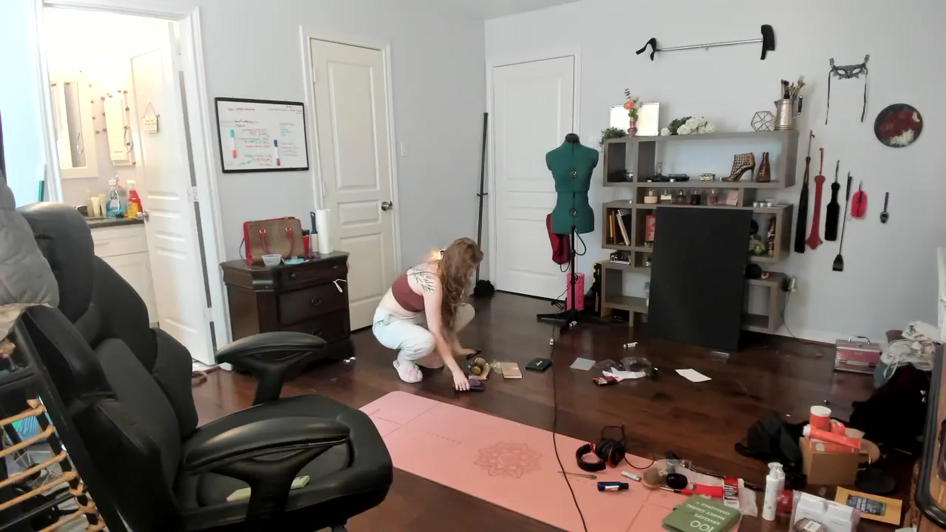 Gallery image thumbnail from Bunnydathug's myfreecams stream on, 11/28/2023, 16:42 image 12 of 20