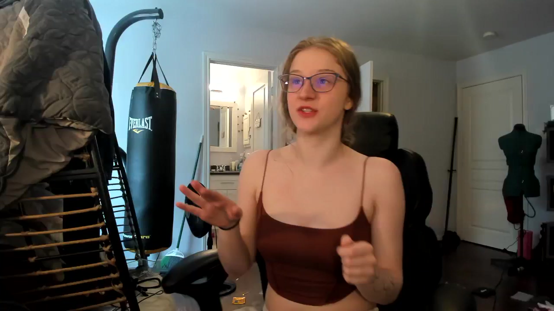 Gallery image thumbnail from Bunnydathug's myfreecams stream on, 11/28/2023, 16:42 image 3 of 20