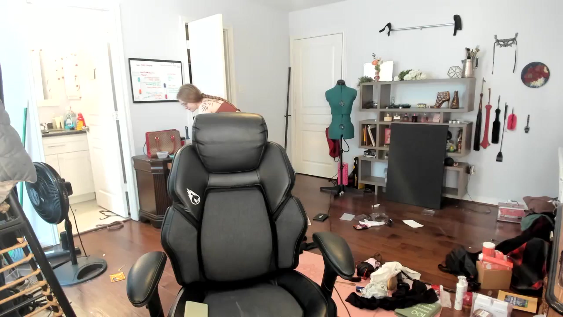 Gallery image thumbnail from Bunnydathug's myfreecams stream on, 11/28/2023, 16:42 image 6 of 20