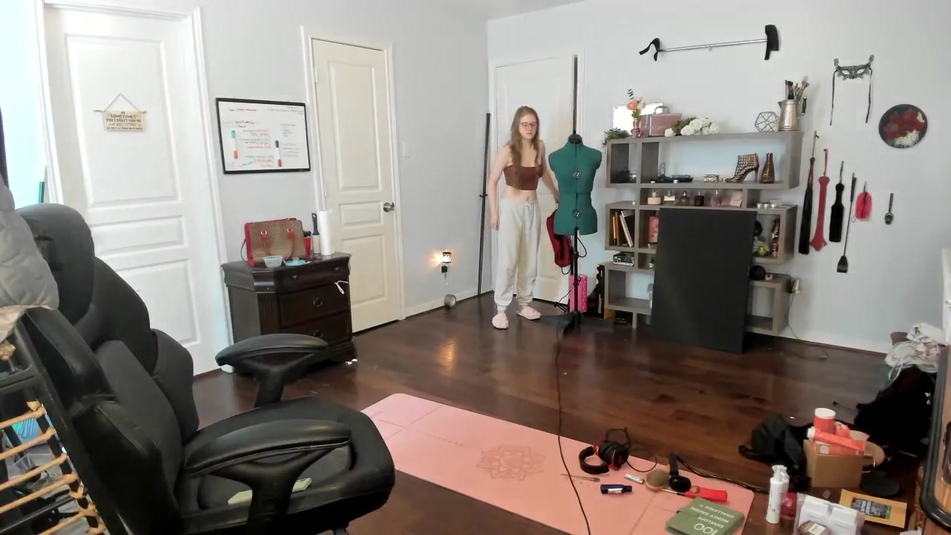 Gallery image thumbnail from Bunnydathug's myfreecams stream on, 11/28/2023, 16:42 image 13 of 20