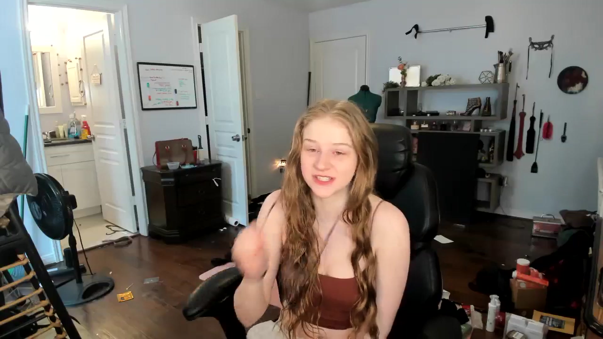 Gallery image thumbnail from Bunnydathug's myfreecams stream on, 11/28/2023, 16:42 image 10 of 20