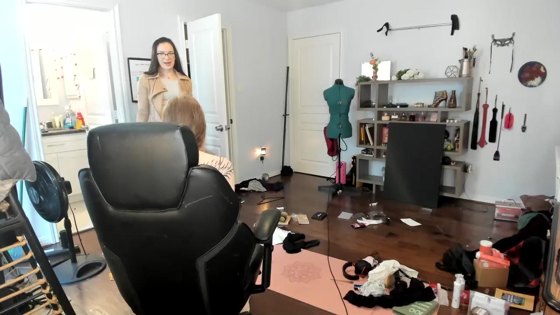 Gallery image thumbnail from Bunnydathug's myfreecams stream on, 11/28/2023, 16:42 image 7 of 20