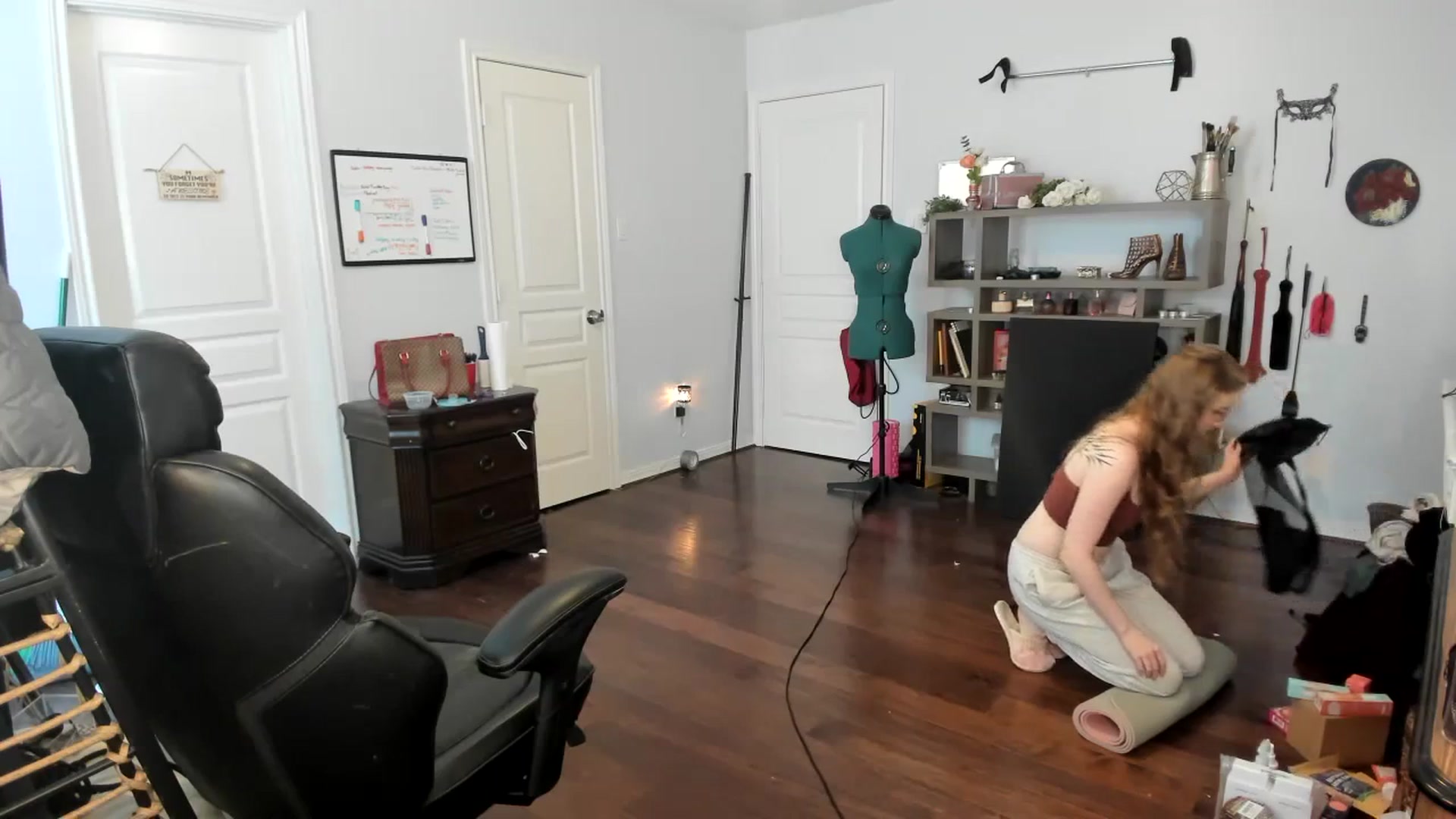 Gallery image thumbnail from Bunnydathug's myfreecams stream on, 11/28/2023, 16:42 image 15 of 20
