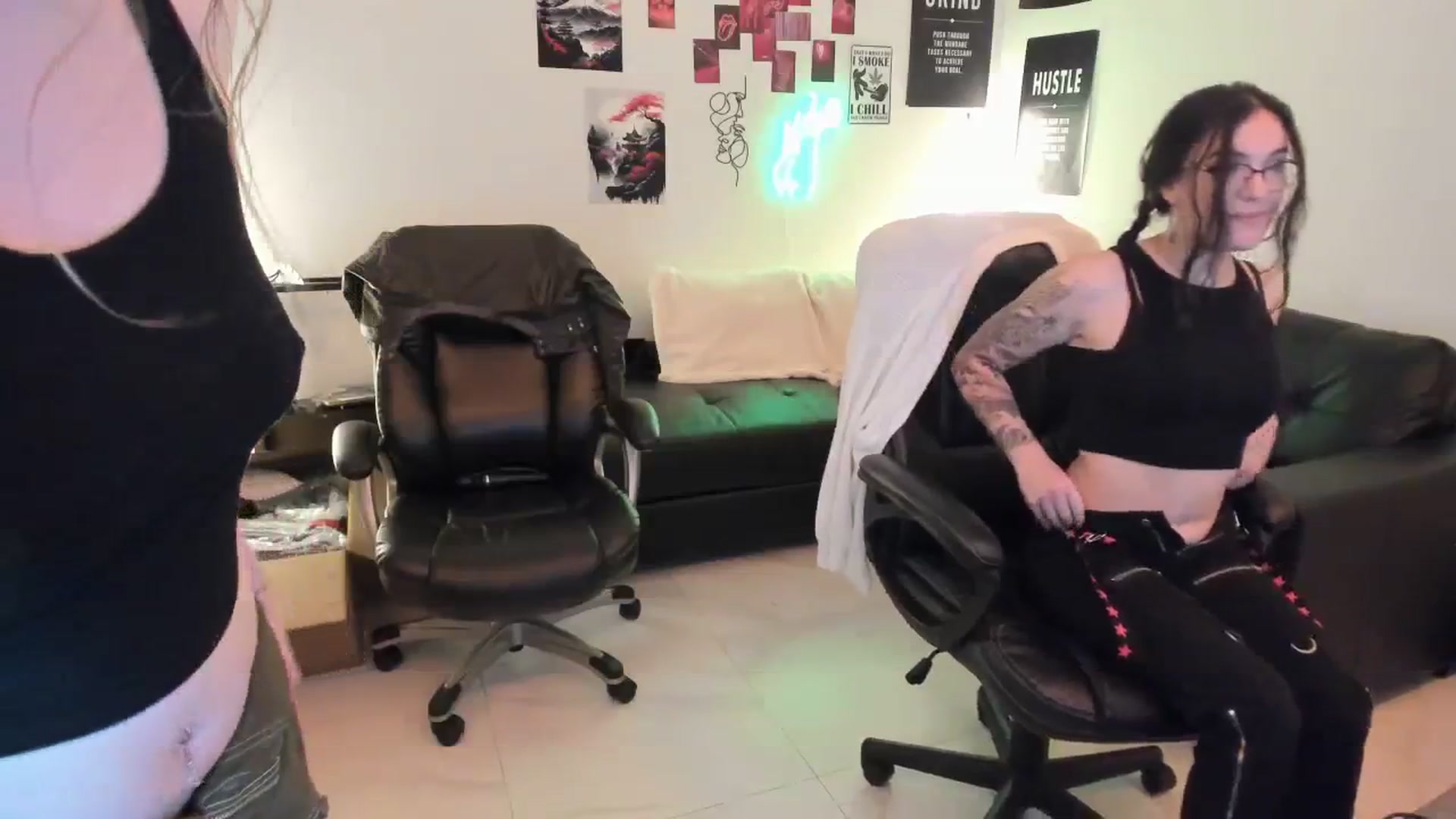 Gallery image thumbnail from Bunnydathug's myfreecams stream on, 01/03/2024, 18:16 image 2 of 20