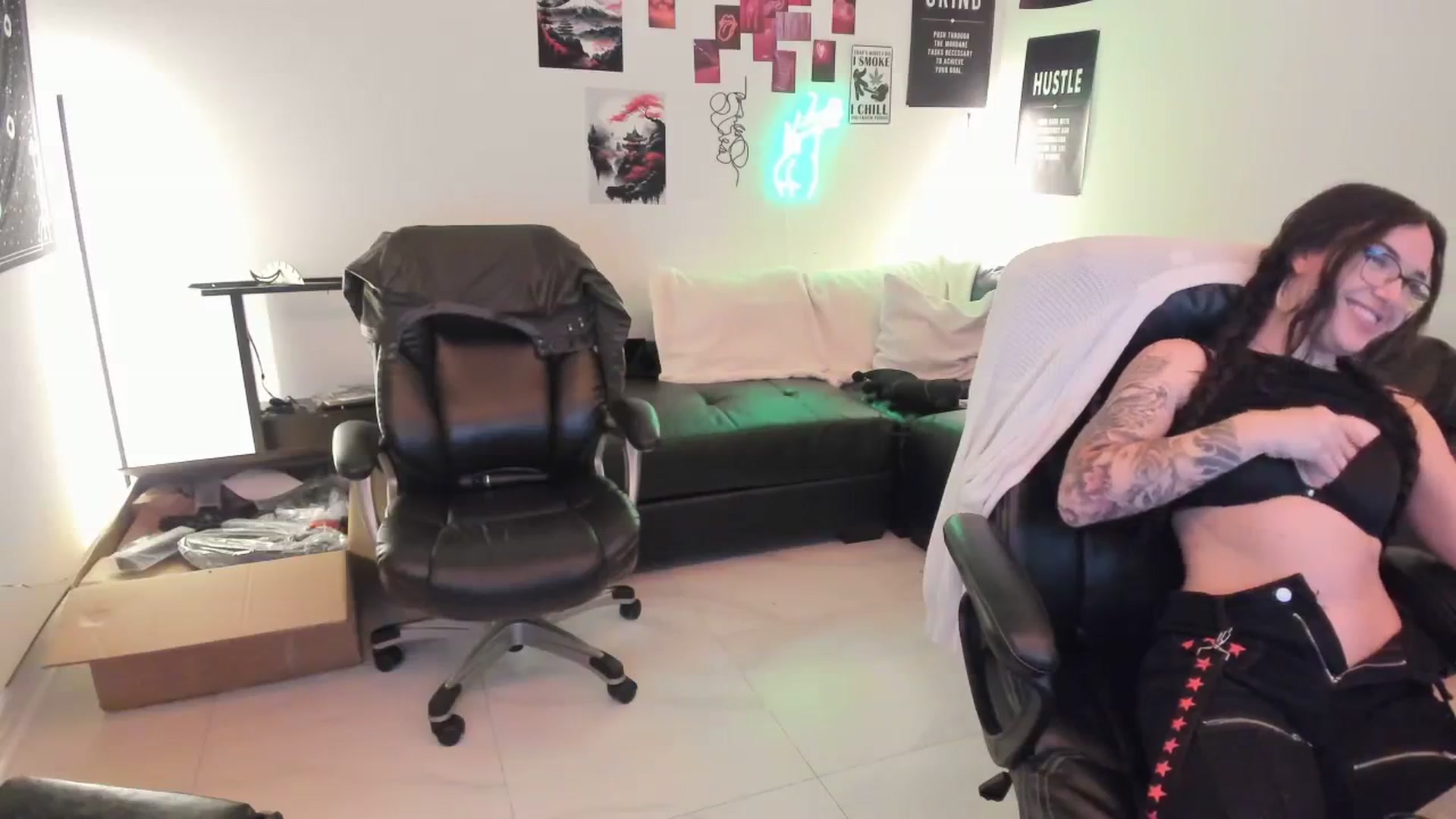 Gallery image thumbnail from Bunnydathug's myfreecams stream on, 01/03/2024, 18:16 image 5 of 20