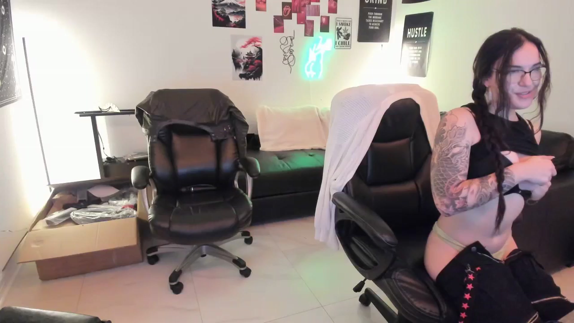 Gallery image thumbnail from Bunnydathug's myfreecams stream on, 01/03/2024, 18:16 image 12 of 20