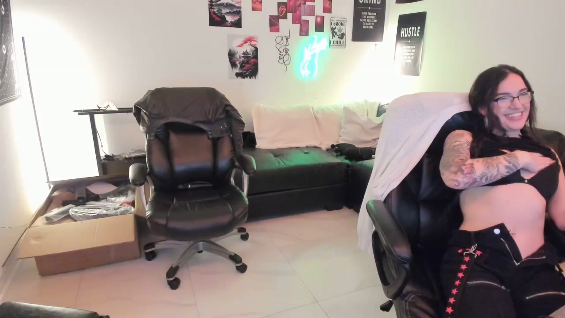 Gallery image thumbnail from Bunnydathug's myfreecams stream on, 01/03/2024, 18:16 image 4 of 20